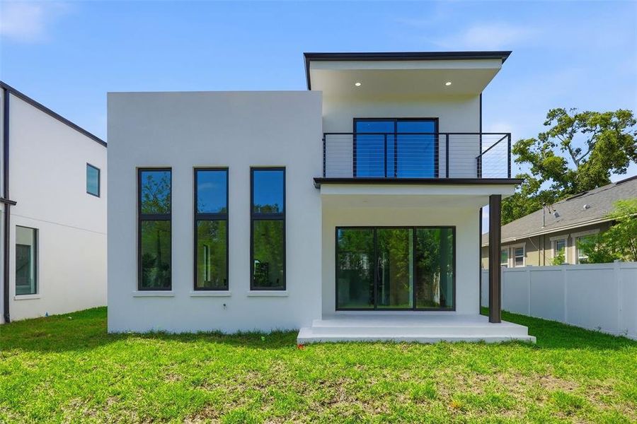 Exterior details and patio area of a home in , St. Petersburg (Image 3).