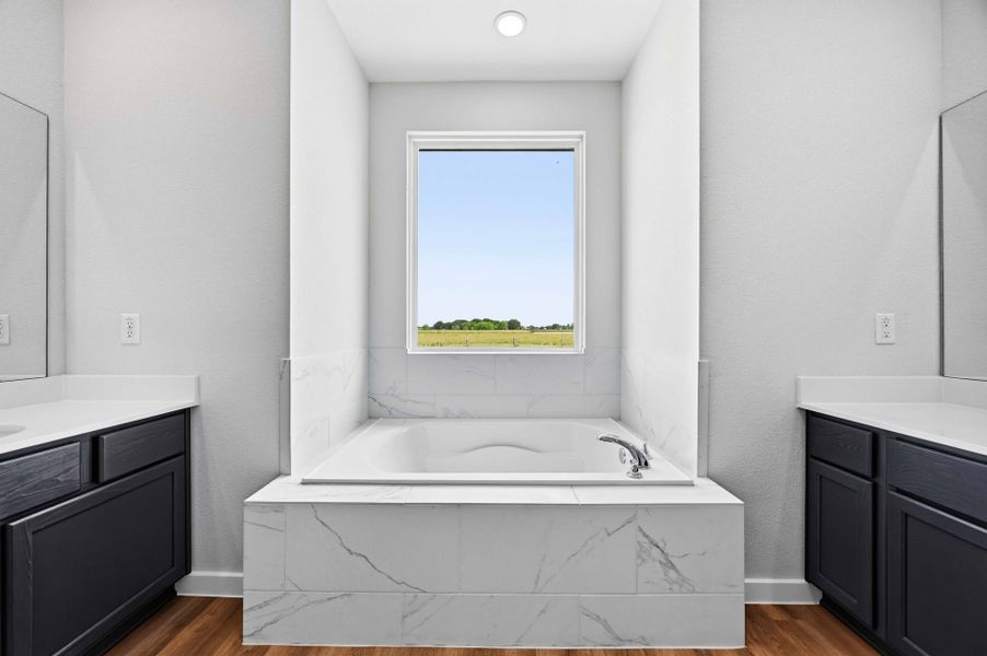 6903 Pelican Lane - Arlington - Primary Bathroom