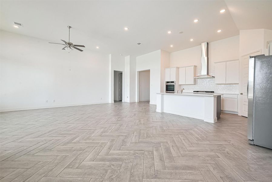 Spacious, unfurnished interior of a new home in Lago Mar, Texas City (Image 21). Spacious, unfurnished interior of a new home in Lago Mar, Texas City (Image 21).