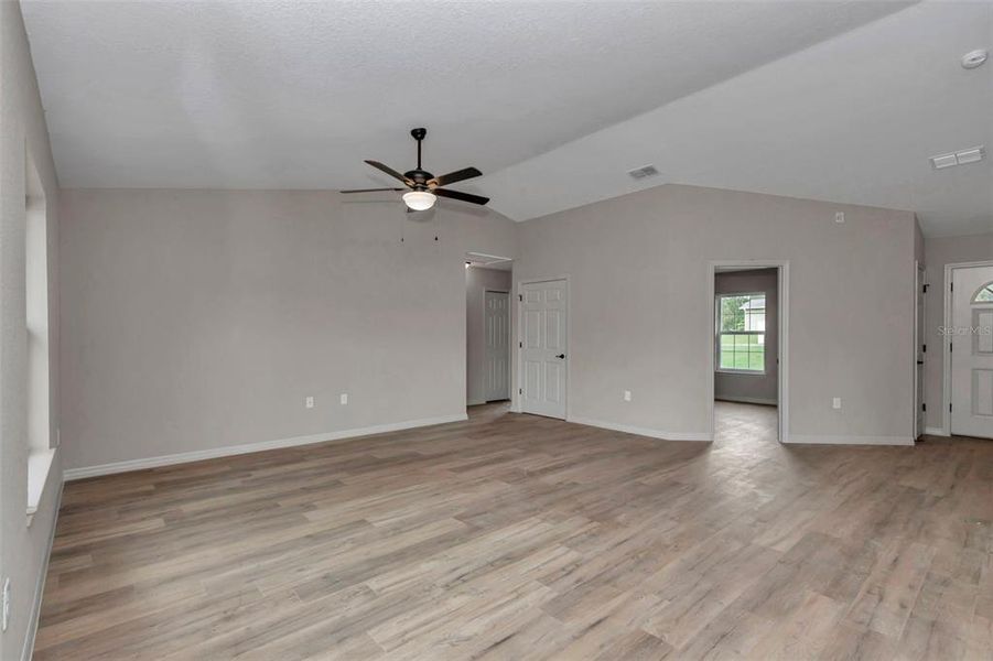 Spacious, unfurnished interior of a new home in , Ocala (Image 25).