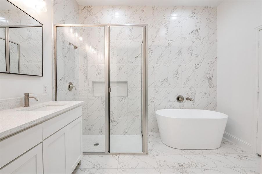 Furnished interior view inside a new home in , Waxahachie (Image 8).