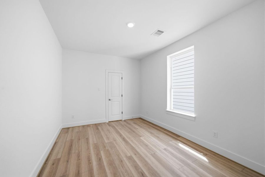 Spacious, unfurnished interior of a new home in , Houston (Image 19).
