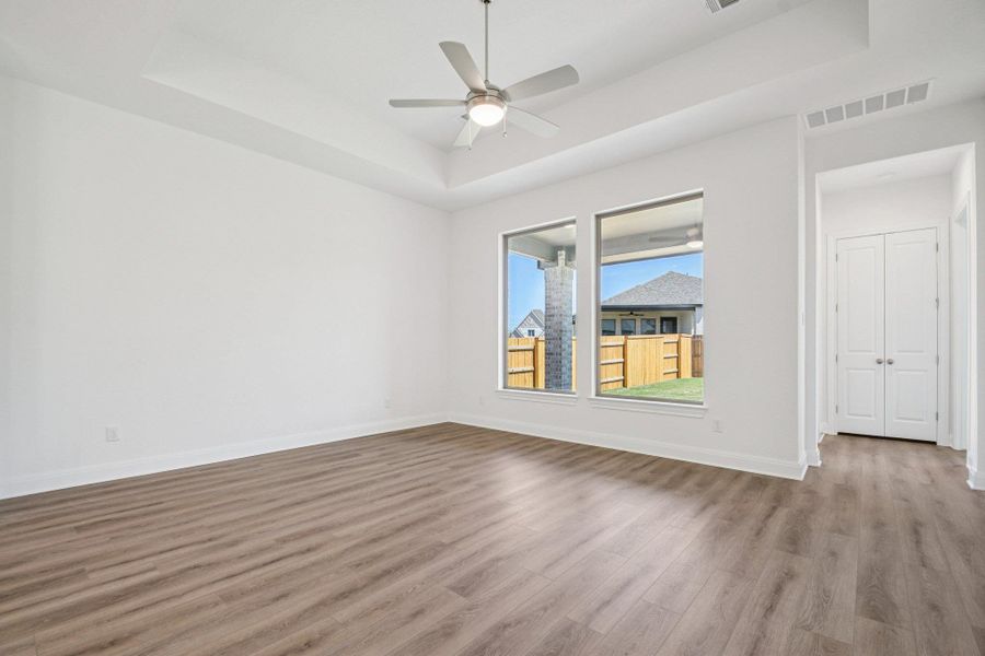 Spacious, unfurnished interior of a new home in 6 Creeks, Kyle (Image 27).