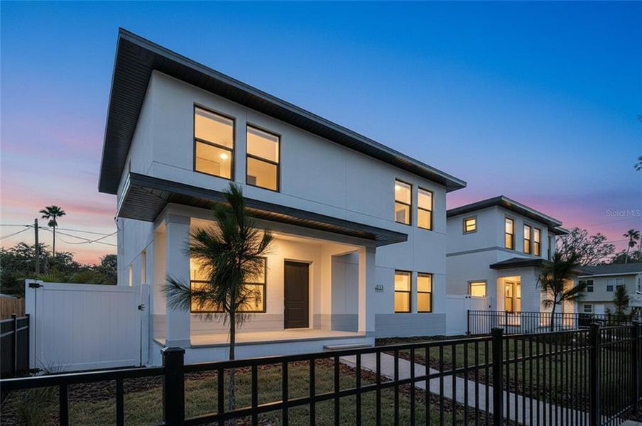 Exterior details and patio area of a home in , St. Petersburg (Image 41).
