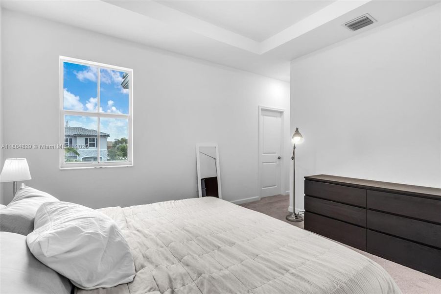 Furnished interior view inside a new home in , Coral Springs (Image 7).