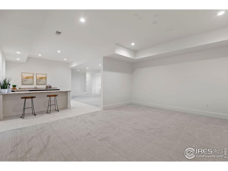 Bar and golf simulator