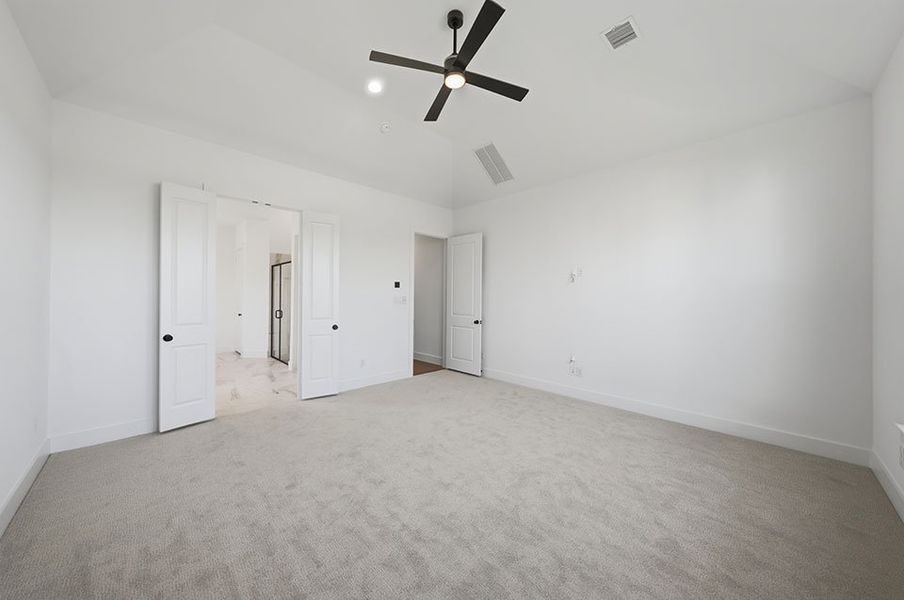 Spacious, unfurnished interior of a new home in Custer Ridge Estates, Allen (Image 39).