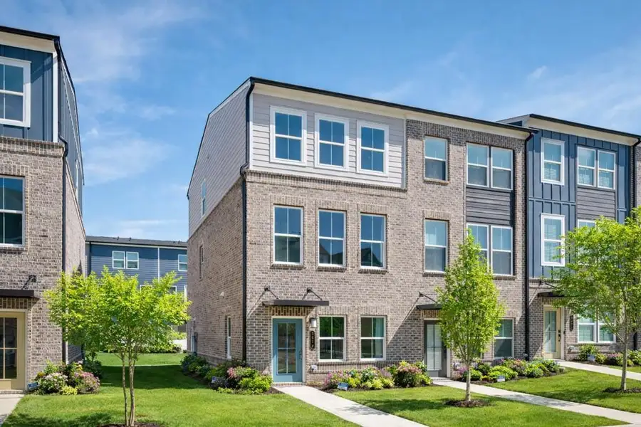 Condo located in Atlanta, GA showcasing its design and architecture (Image 3).