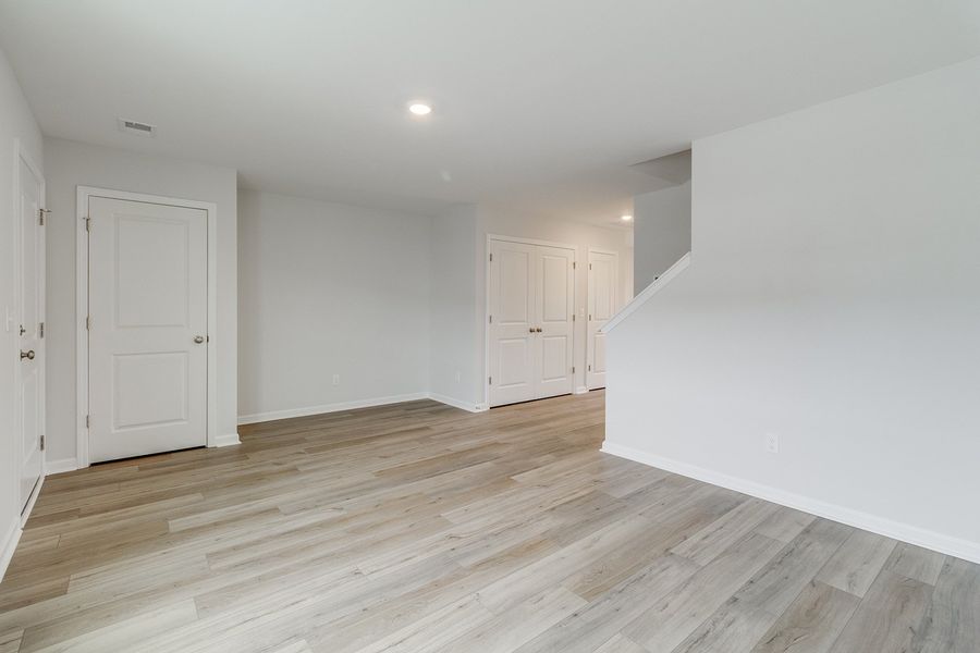 Spacious, unfurnished interior of a new home in Astoria, Columbia (Image 16).
