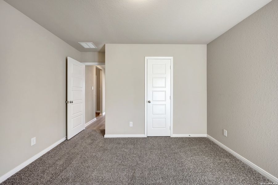 Spacious, unfurnished interior of a new home in Greenspoint Heights, Seguin (Image 34).