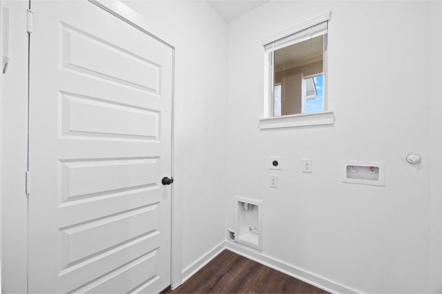 Spacious, unfurnished interior of a new home in Glendale Lakes, Rosharon (Image 28). Spacious, unfurnished interior of a new home in Glendale Lakes, Rosharon (Image 28).