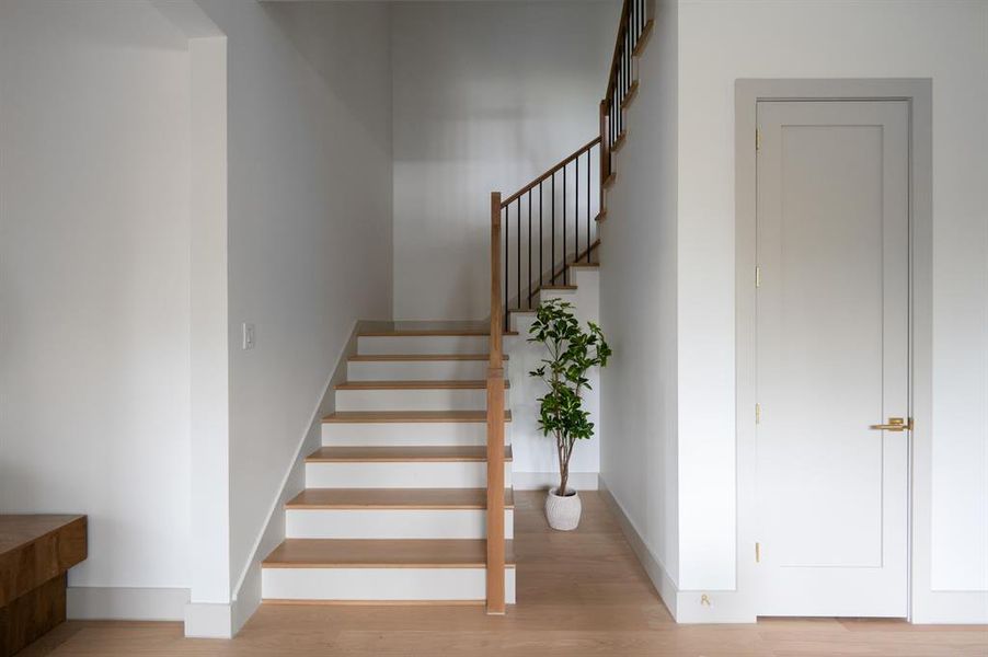 Spacious, unfurnished interior of a new home in , Dallas (Image 22).