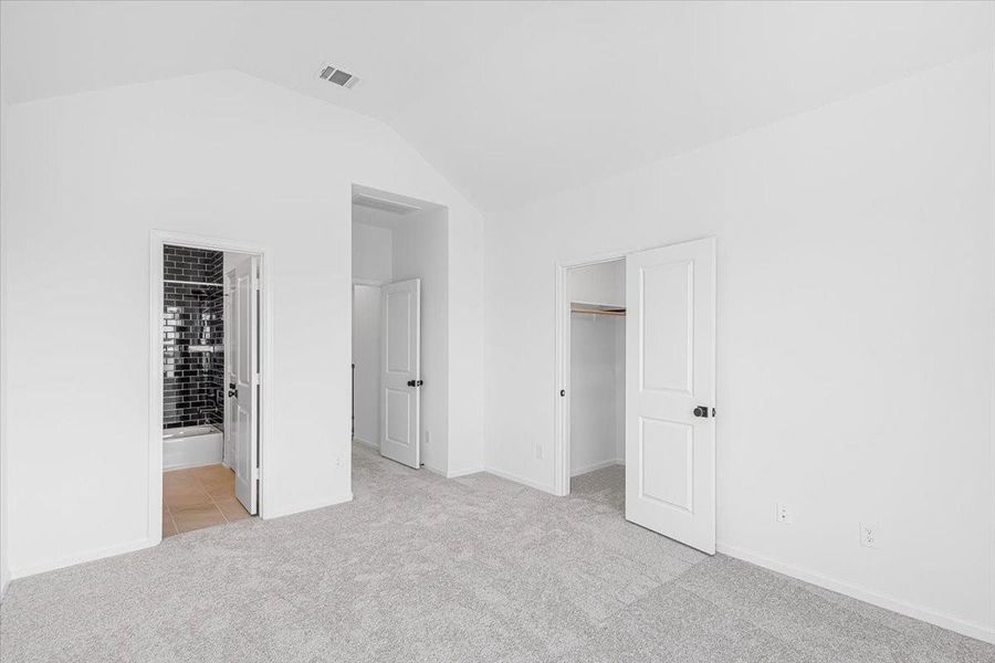 Spacious, unfurnished interior of a new home in Jordan Ranch 70′ Lots, Fulshear (Image 35). Spacious, unfurnished interior of a new home in Jordan Ranch 70′ Lots, Fulshear (Image 35).