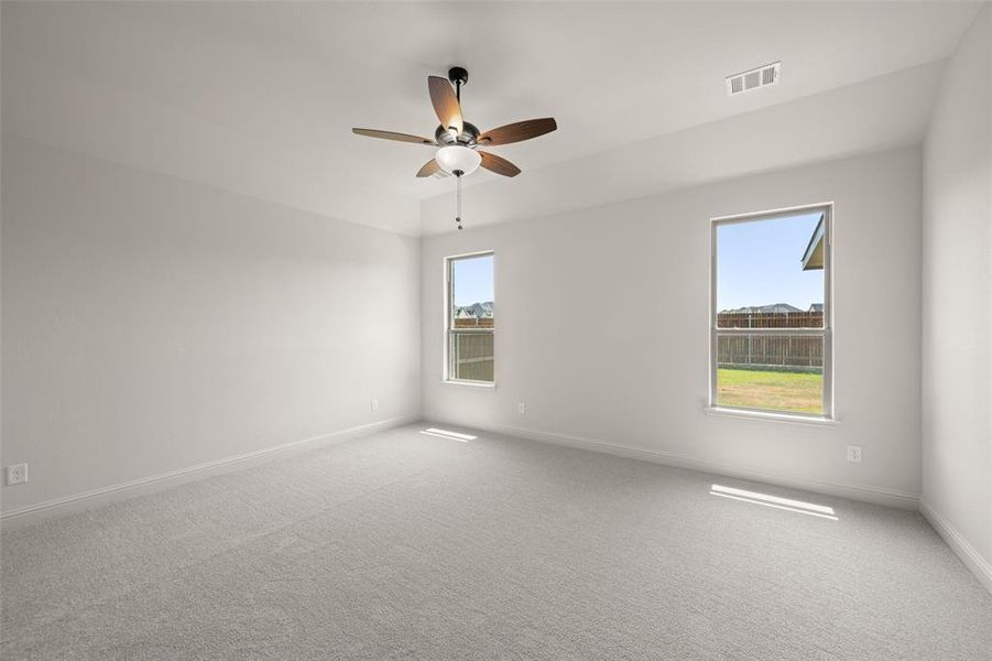 Spacious, unfurnished interior of a new home in The Retreat - Phase 1, Waxahachie (Image 17).