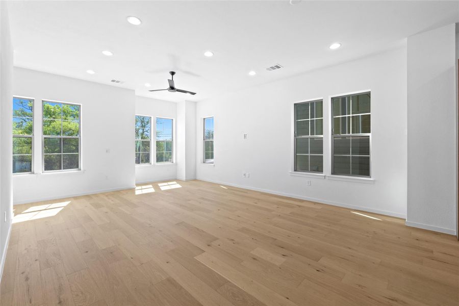 Spacious, unfurnished interior of a new home in Hacienda, Austin (Image 15).