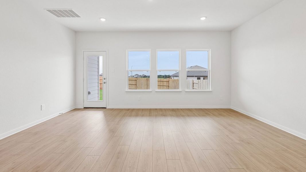Spacious, unfurnished interior of a new home in Briarwood, Elgin (Image 14).