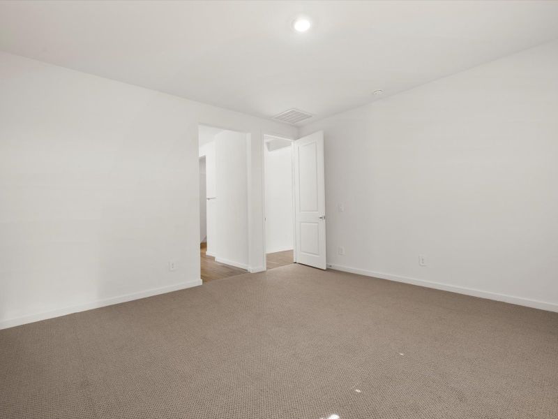 Spacious, unfurnished interior of a new home in Bella Vista Farms Reserve Series, San Tan Valley (Image 10).