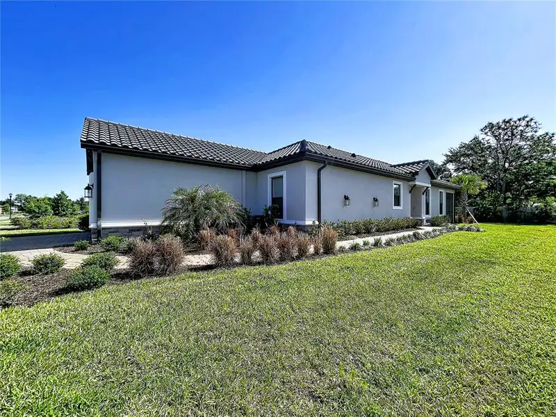 Exterior details and patio area of a home in , Wesley Chapel (Image 3).