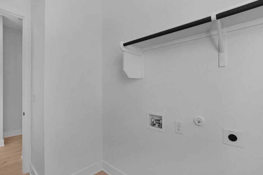 Spacious, unfurnished interior of a new home in Broken Oak, Georgetown (Image 75).