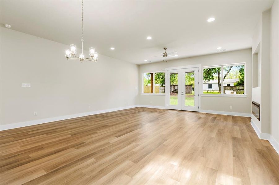 Spacious, unfurnished interior of a new home in , Sherman (Image 14).