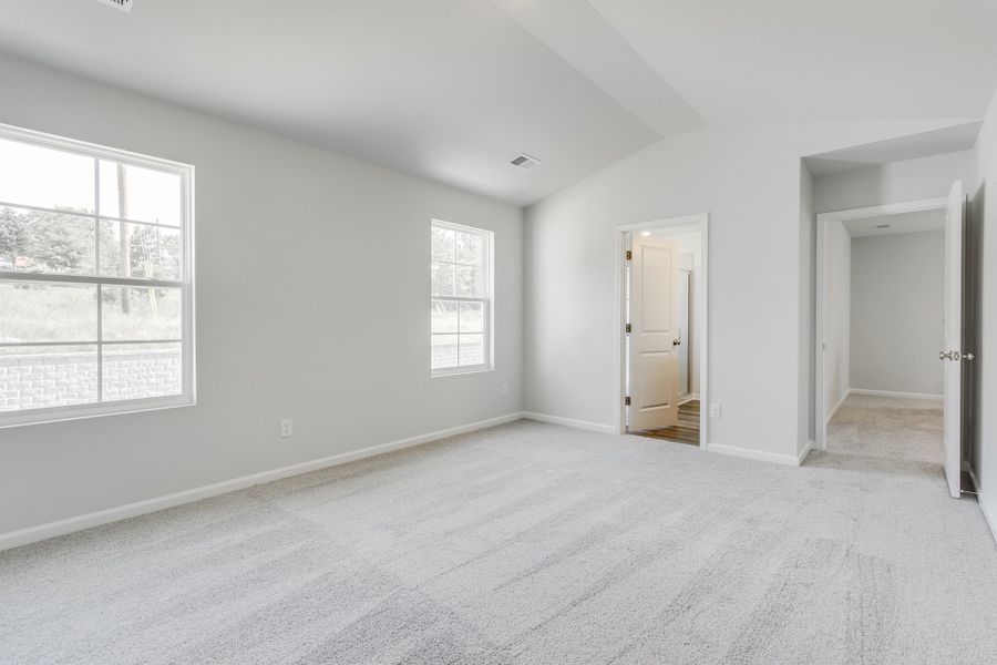 Spacious, unfurnished interior of a new home in Bluefield, Lexington (Image 24).