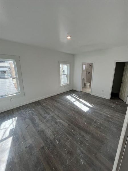 Spacious, unfurnished interior of a new home in , Atlanta (Image 8).