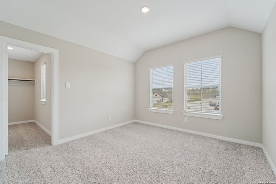 Spacious, unfurnished interior of a new home in Alamo Estates, San Antonio (Image 23).