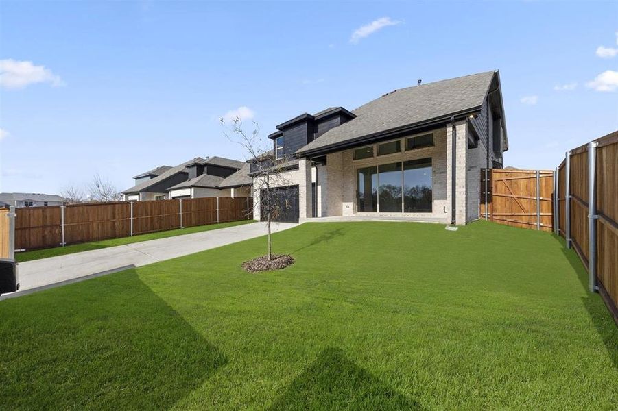 Exterior details and patio area of a home in Trails at Cottonwood Creek, Rowlett (Image 3).