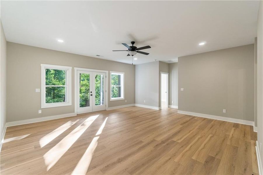 Spacious, unfurnished interior of a new home in , Jasper (Image 17).