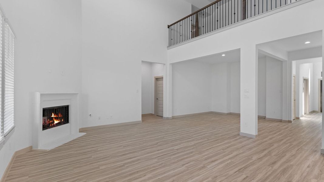 Representative unfurnished interior of a home built from the Plan by D.R. Horton in Davis Harbor, League City (Image 13).