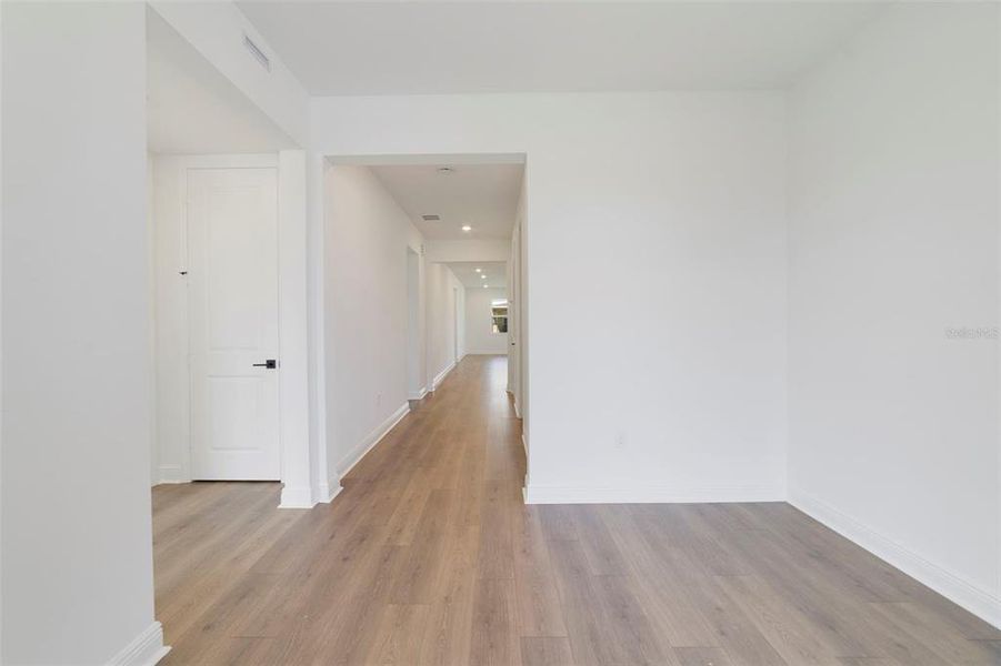 Spacious, unfurnished interior of a new home in Acuera Estates, Apopka (Image 19).