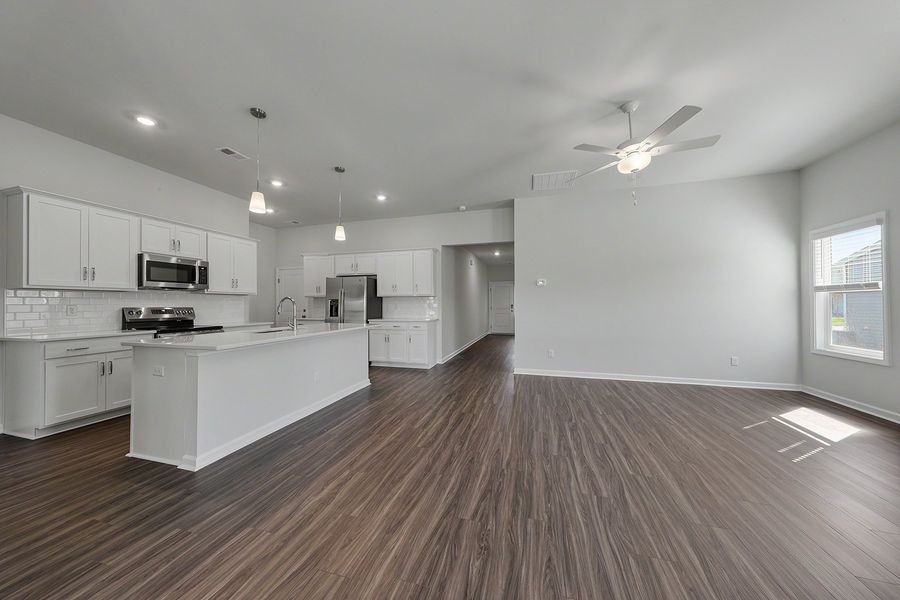Spacious, unfurnished interior of a new home in Allston Park, Calabash (Image 17).