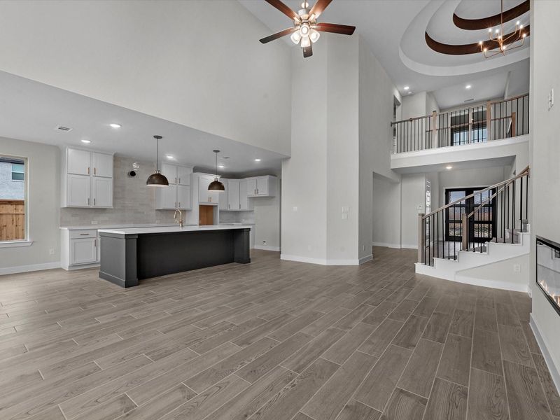 Representative image. Features, selections and colors may vary.