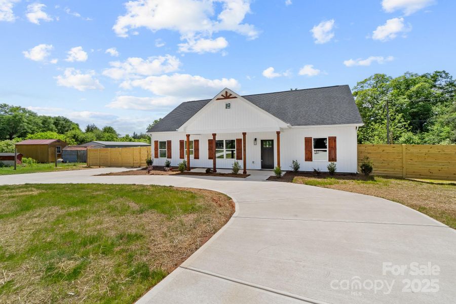 Front exterior of a new home in , Lincolnton, NC, highlighting curb appeal (Image 22). Front exterior of a new home in , Lincolnton, NC, highlighting curb appeal (Image 22).