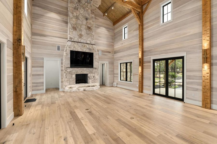 Spacious, unfurnished interior of a new home in , Dripping Springs (Image 37).