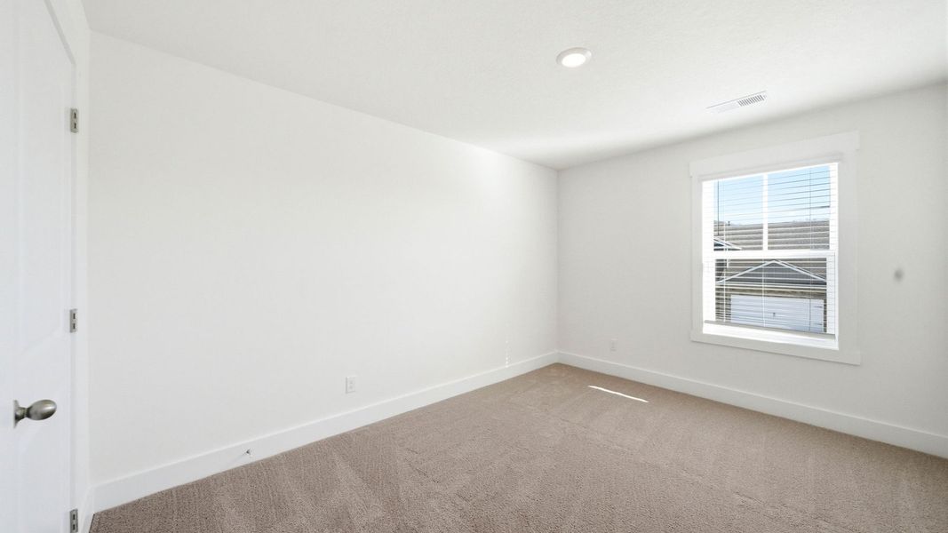 Spacious, unfurnished interior of a new home in Fieldcrest Acres, Blountville (Image 19).