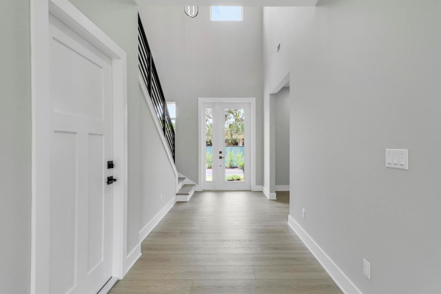 Spacious, unfurnished interior of a new home in , Jensen Beach (Image 44).