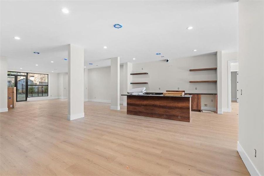 Spacious, unfurnished interior of a new home in , Marietta (Image 60).