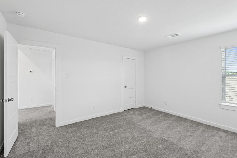 Spacious, unfurnished interior of a new home in Indian Springs, Crosby (Image 9).