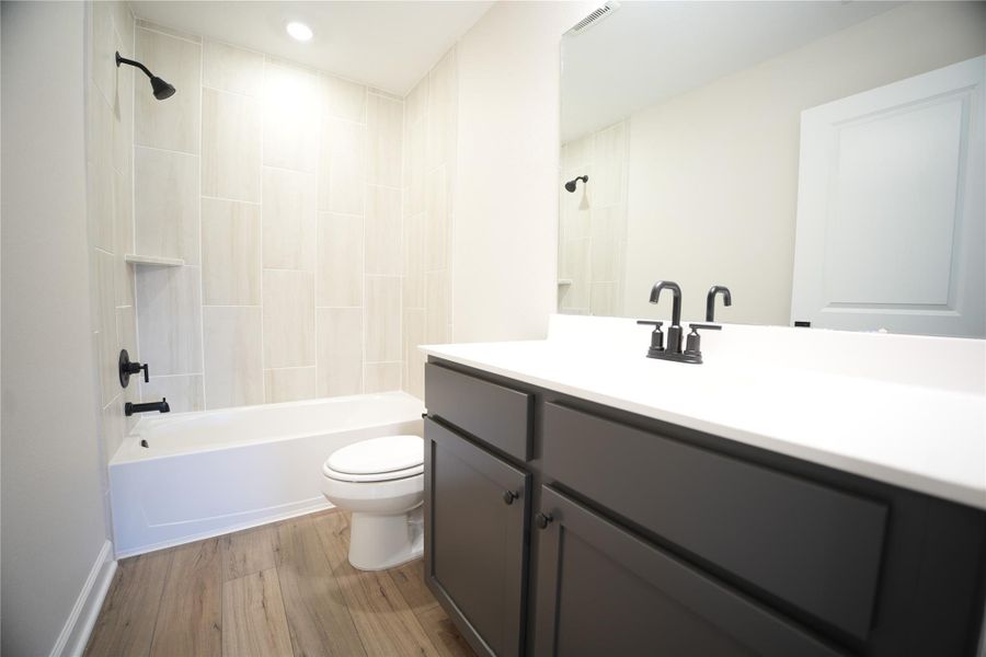 Furnished interior view inside a new home in Wedgewood Forest, Conroe (Image 6). Furnished interior view inside a new home in Wedgewood Forest, Conroe (Image 6).