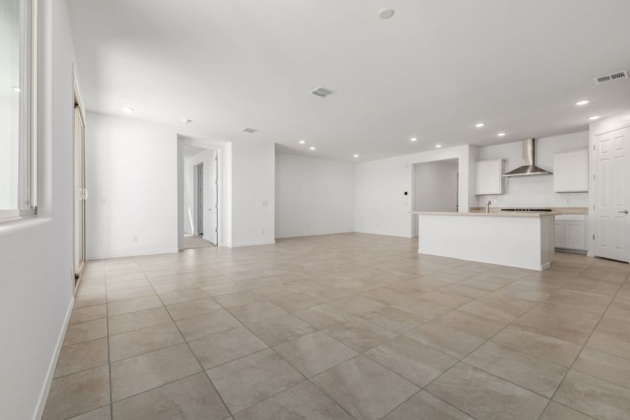 Spacious, unfurnished interior of a new home in Tierra Vistoso, Surprise (Image 7).