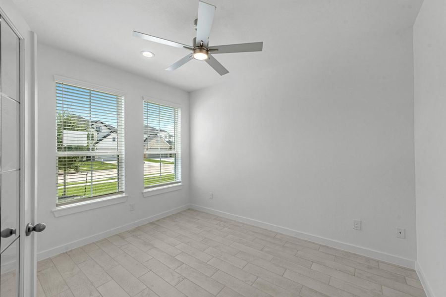 Spacious, unfurnished interior of a new home in Grand Mason Crossing, Katy (Image 25).