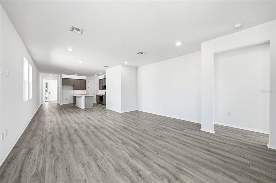 Spacious, unfurnished interior of a new home in Turnleaf, Punta Gorda (Image 15).