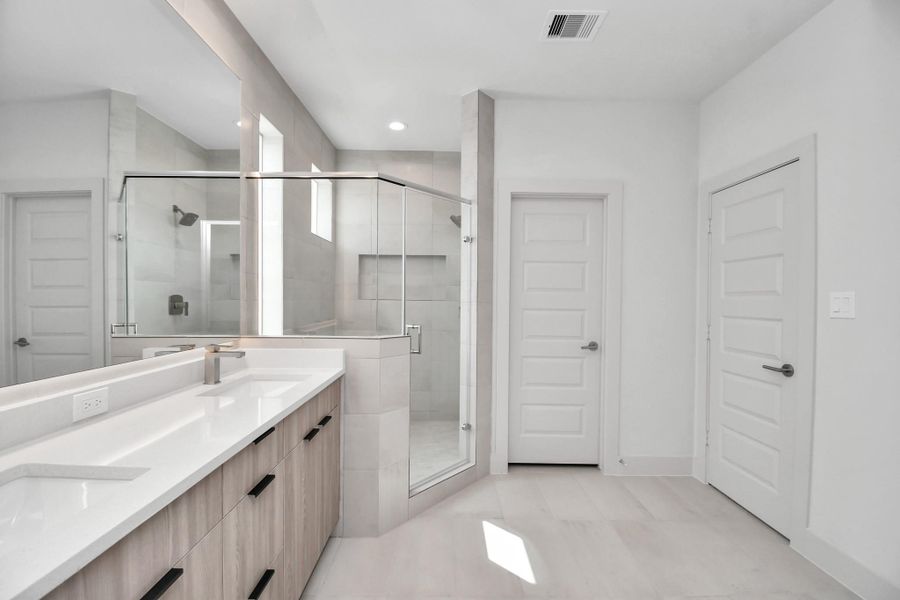 Furnished interior view inside a new home in Antigua, Houston (Image 11).
