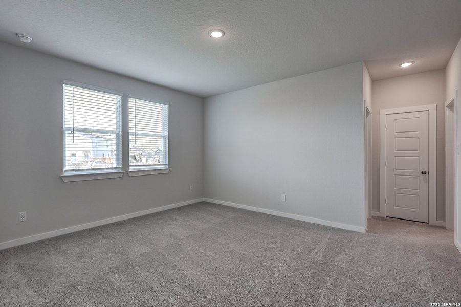 Spacious, unfurnished interior of a new home in Garden Grove, San Antonio (Image 28).