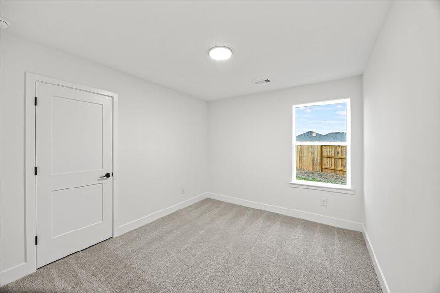 Spacious, unfurnished interior of a new home in River Ranch Trails, Dayton (Image 11).