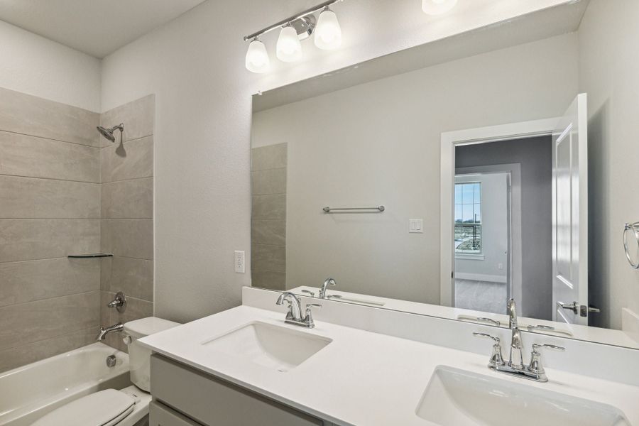 Furnished interior view inside a new home in Dove Hollow, Waxahachie (Image 10).