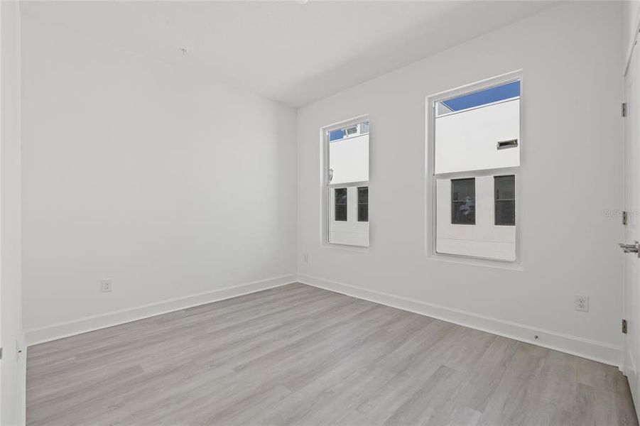 Spacious, unfurnished interior of a new home in Alante, St. Petersburg (Image 35).