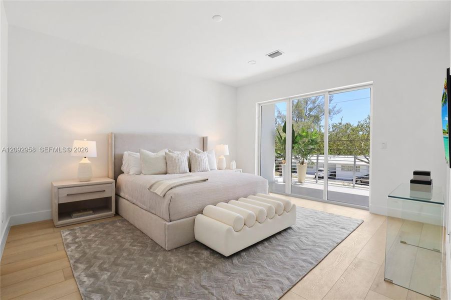 Furnished interior view inside a new home in , Fort Lauderdale (Image 9). Furnished interior view inside a new home in , Fort Lauderdale (Image 9).