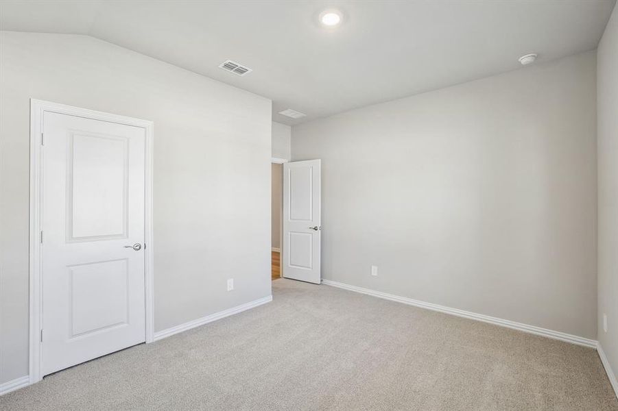 Spacious, unfurnished interior of a new home in Stella Hills, Denton (Image 32).
